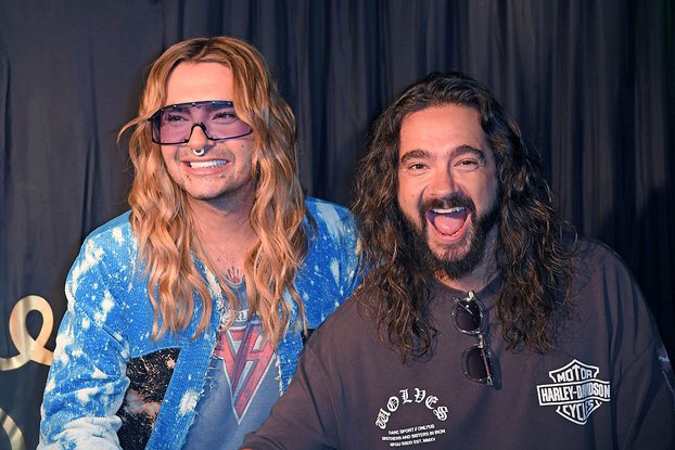 Tom Kaulitz et son frère jumeau, Bill Kaulitz, au musée Madame Tussauds de Berlin, en 2026.