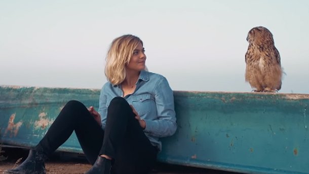 Louane: son clip solaire pour « Midi sur Novembre » avec Julien Doré