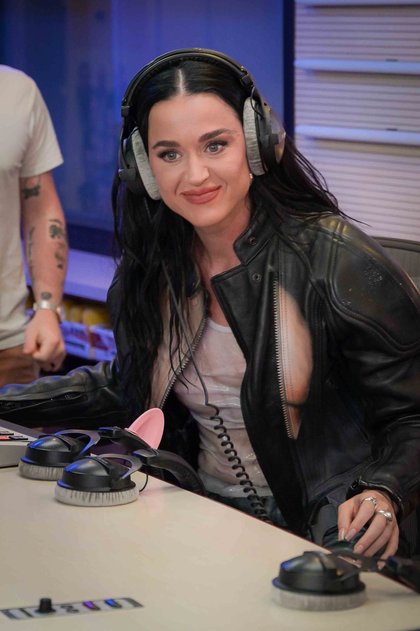 Katy Perry @ Chérie FM