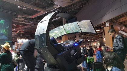 Les équipementiers sont présents en masse cette année, parfois avec des structures innovantes comme celle-ci chez Predator (Acer).