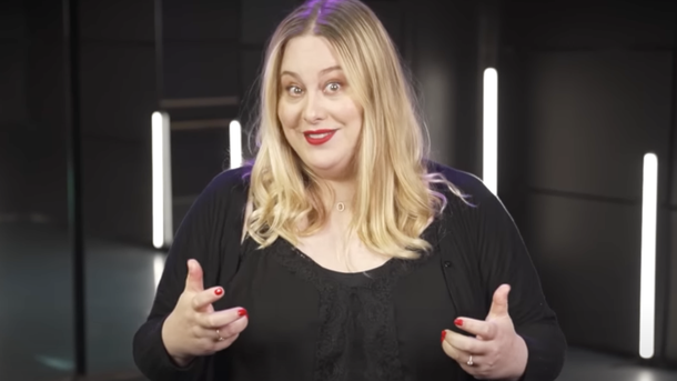 Pourquoi Coucou Les Girls a-t-elle été attaquée sur les réseaux après son accouchement ?