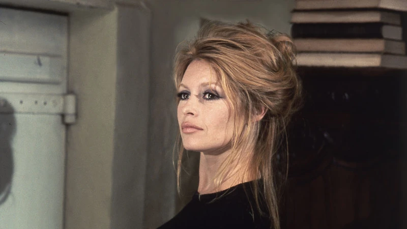 Brigitte Bardot sur le tournage de "L'Ours et la Poupee", 1970