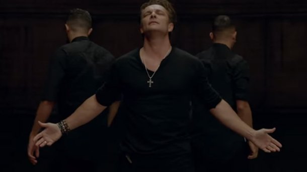 David Hallyday chante sa peine dans «Éternel»