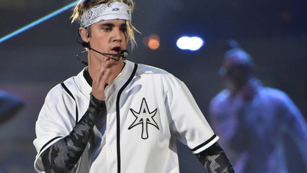 Justin Bieber : il succombe aussi à la folie Pokémon!