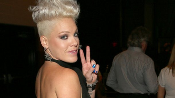 Pink : encore un pays à ses pieds !