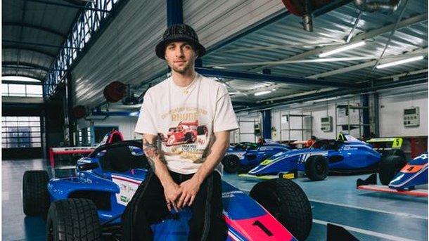 Grand Prix Explorer: Squeezie organise une course automobile avec des stars du net