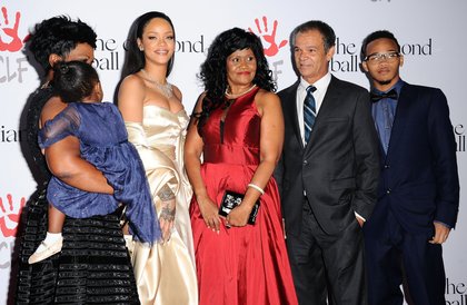 Rihanna et sa famille au Diamond Ball
