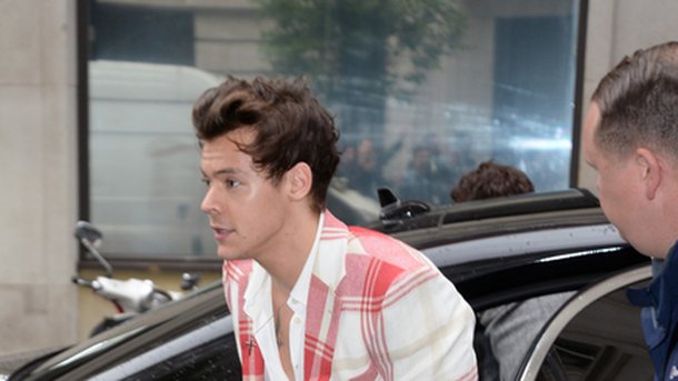 Harry Styles repousse les limites de la mode!