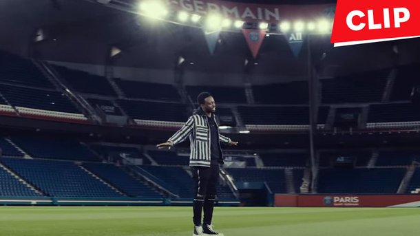 Dadju prend ses marques au Parc des Princes dans le clip de «Dieu Merci»
