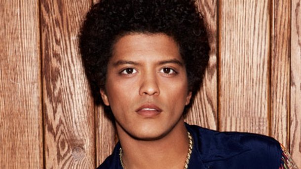 Bruno Mars dévoile la pochette de son nouveau hit «24K Magic»!