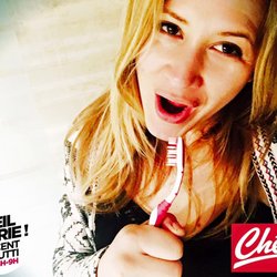 Stéphanie adore chanter !