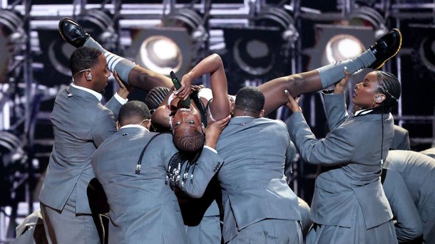 Revivez la performance complètement dingue de Doechii aux Grammy Awards 2025