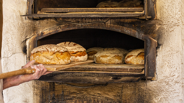 Les infos du Réveil Chérie : Une boulangère fabrique son pain à l'ancienne et ne subit pas la crise !