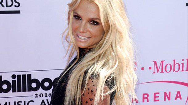 Britney Spears se la joue Van Gogh sur du Mozart