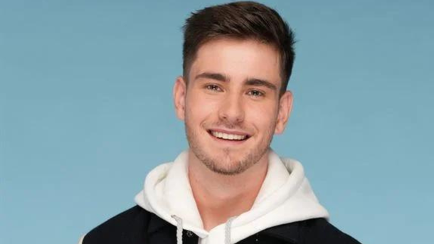 Julien de la « Star Academy » se trompe de date pour son single et fait son mea culpla