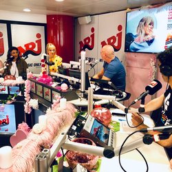 Taylor Swift dans l'émission C'Cauet sur NRJ