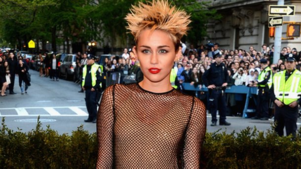 Miley Cyrus dépasse Justin Bieber sur VEVO !