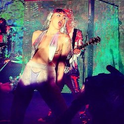 Miley Cyrus: #baselbitches