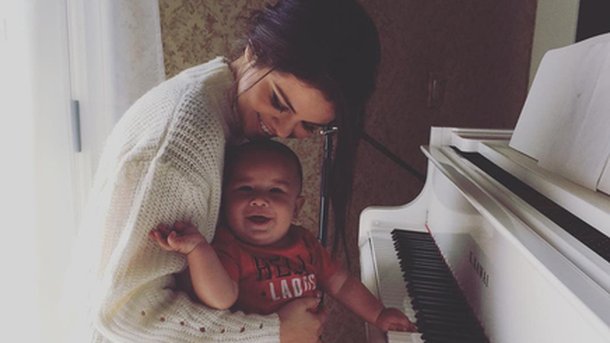 Selena Gomez partage un adorable moment avec son filleul!