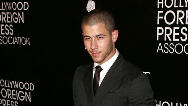 Nick Jonas s’adapte au célibat!