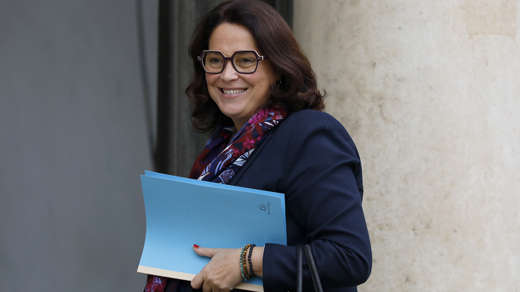 Les infos du Réveil Chérie : la ministre des Sports a offert des pierres porte-bonheur aux Bleus avant la Coupe du monde 2026