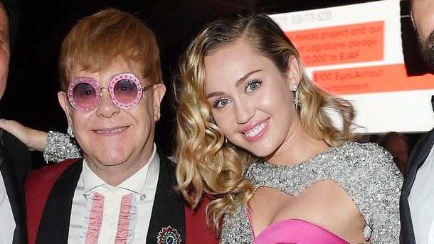 Miley Cyrus prépare une reprise de Metallica avec Elton John!