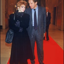 Mylène Farmer tout en noir dans les années 80