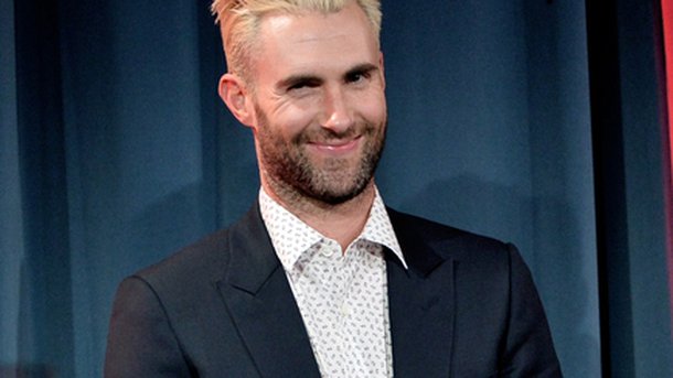 Adam Levine : retour au blond!
