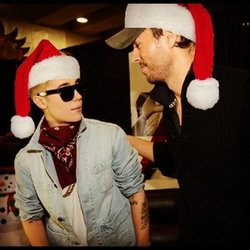 Enrique Iglesias:  C'était bon de te voir au Jingle Ball...Bonnes Vacances à toi et tes Beliebers! 