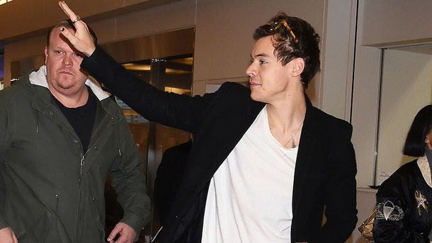 Harry Styles aux côtés d’un chevreau et d’un porcelet pour Gucci !