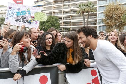 Amir chez Manu dans le 6/9 - NRJ Music Awards 2017