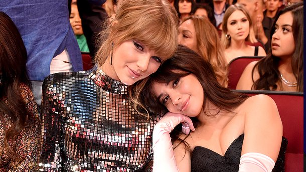 Taylor Swift et Camila Cabello, Rita Ora et Bebe Rexha… Les stars se sont retrouvées aux American Music Awards 2018