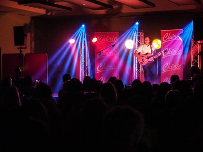 Le public chante en cœur avec Vianney