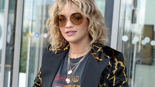 Rita Ora : c'est bien l'été, la star pose en bikini