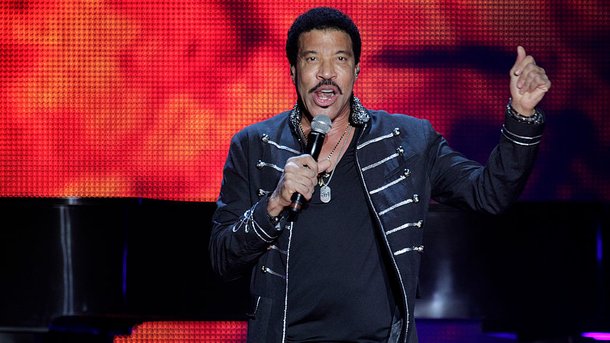 Les infos du Réveil Chérie : Lionel Richie annule sa tournée européenne à cause du COVID-19