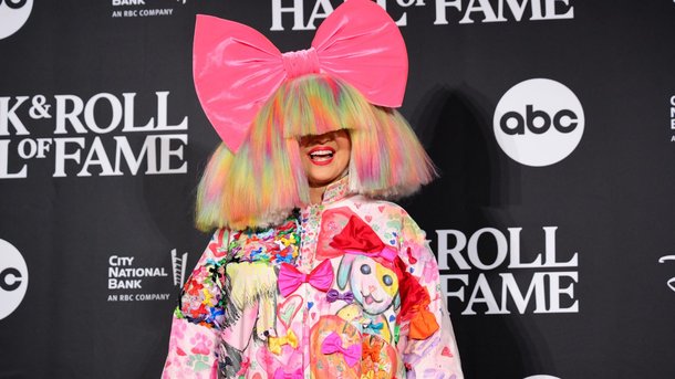 Sia dévoile le puissant « Reasonable Woman », son nouvel album