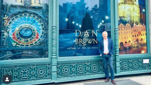Les infos du Réveil Chérie : Dan Brown, l’auteur du Da Vinci Code, revient avec “Le secret des secrets”