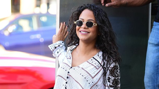 Christina Milian maman: sa photo ultra glamour pour allaiter son fils