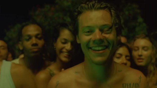Harry Styles revient avec «Lights Up» après deux ans d’absence!