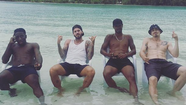 M. Pokora : la belle vie à Tahiti!