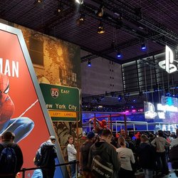 PlayStation avait comme toujours un stand immense, clinquant et très visité. Spider-Man, Days Gone et FIFA avait notamment la part belle.