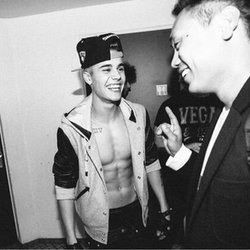 Justin Bieber ‏: bonne chance à mon frère  @jonmchu pour son film GIJoe qui sort la semaine prochaine. On a quelque chose pour vous qui arrive. 