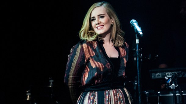Adele : les premières images de son Karaoké avec James Corden!