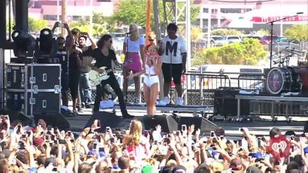 Miley Cyrus : en larmes sur scène !