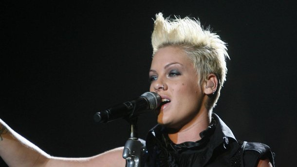 Pink s’énerve contre les haters qui critiquent son fils sur Instagram