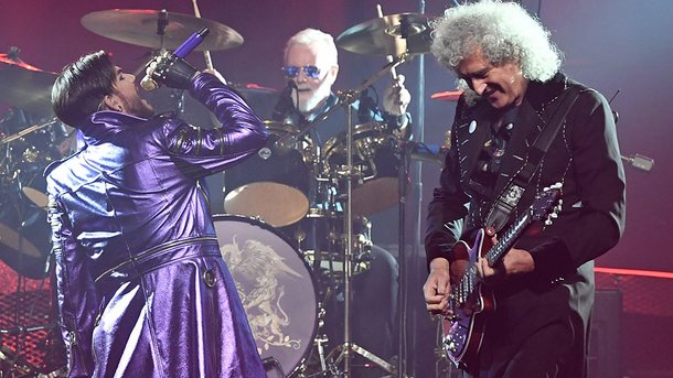 Queen reprend «We Are The Champions» avec Adam Lambert
