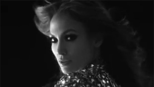 Jennifer Lopez : super sexy dans une publicité pour L'Oréal!