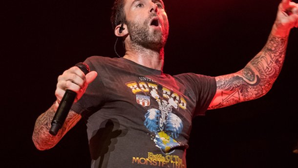 Adam Levine : découvrez son énorme nouveau tatouage!