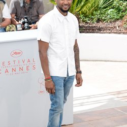 Usher et toute l'équipe du film "Hands of Stone" au photocall du 69eme Festival de Cannes