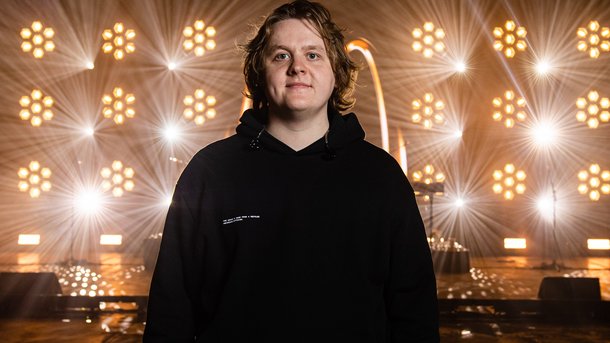 Kim K a-t-elle vraiment appelé Lewis Capaldi ?